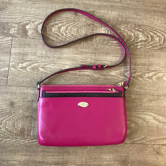 Coach Handbags - Coach purse- EUC